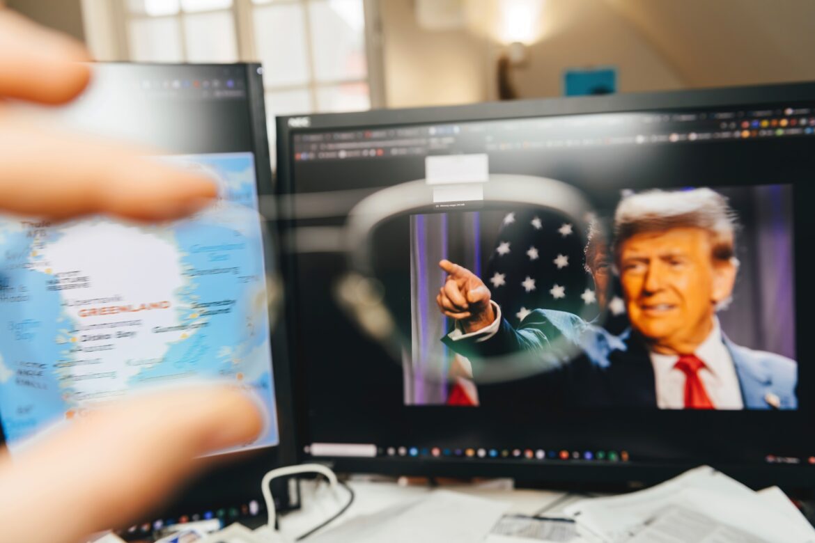 Donald Trump pictured with Greenland map as tariff threats raise stock market uncertainty and boost gold prices.